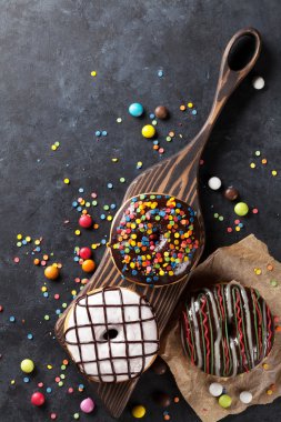 Renkli donuts ve şeker