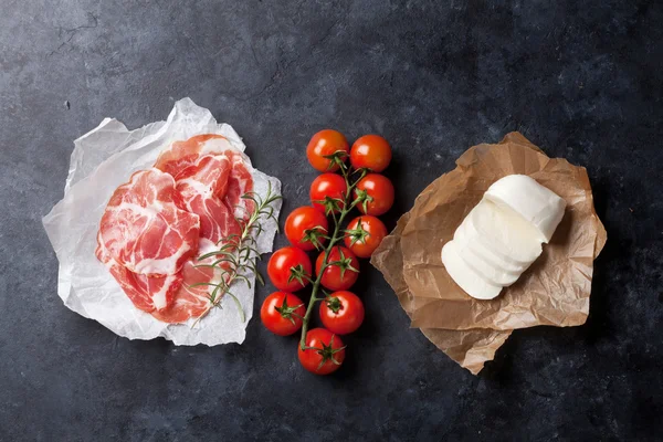 Prosciutto, mozzarella et tomates — Photo