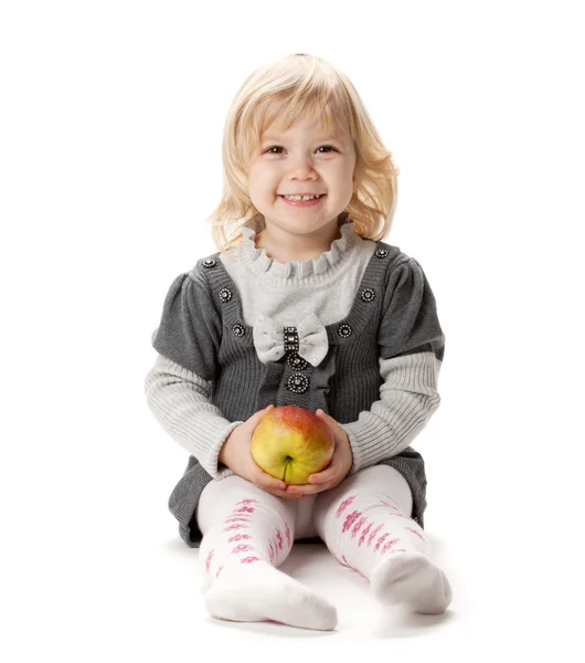 Sorrindo bebê menina com maçã — Fotografia de Stock