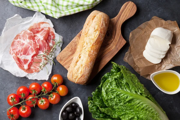 Ciabatta panino cottura con insalata romana — Foto Stock