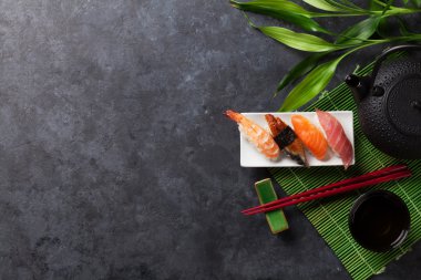 Suşi ve yeşil çay