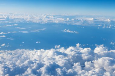 Bulutlu mavi gökyüzü 