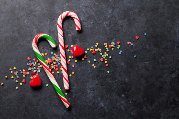 Candy canes and heart candies — Stock Photo, Image