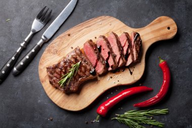 Izgara striploin biftek