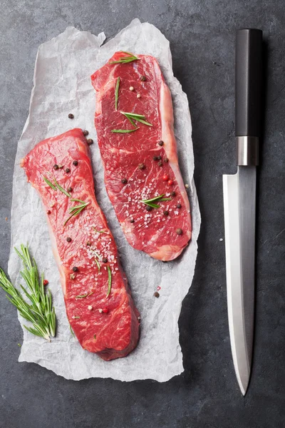 Bistecche di striploin crude — Foto Stock