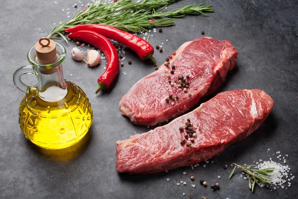 Ruwe lendenstuk steaks — Stockfoto
