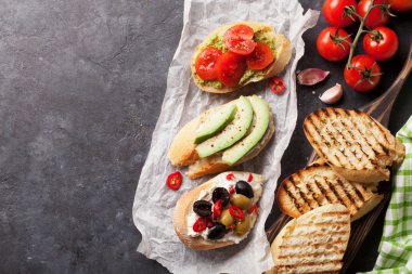 Avokado sandviçle tost