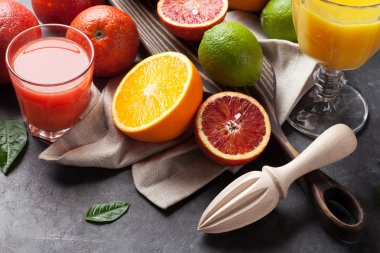 Taze turuncu ve meyve suları