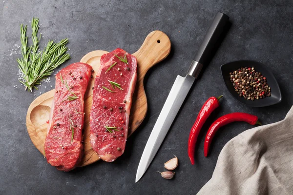 Raw striploin steaks — Stock Photo, Image