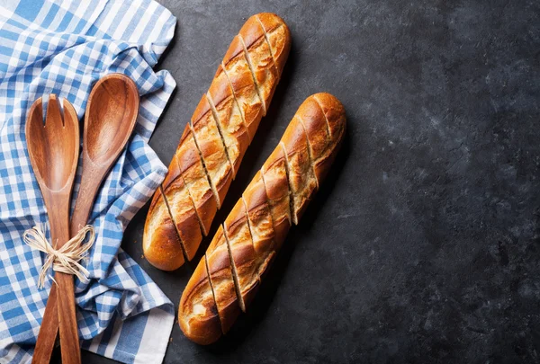 Skivat bröd och redskapen — Stockfoto