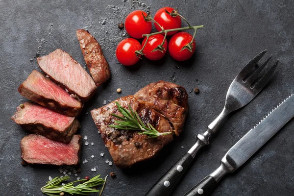 Gegrilltes Rindersteak — Stockfoto