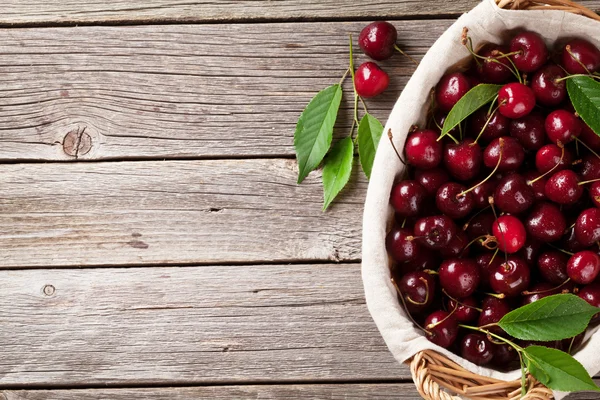 Ripe cherries on wooden table — Stock Photo, Image