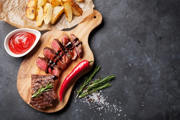 얇게 썬된 쇠고기 스테이크 구이 — 스톡 사진