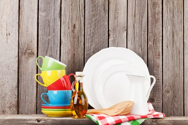 Kitchen utensils on shelf — Stock Photo, Image