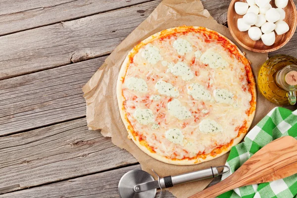 Quattro fromaggi pizza —  Fotos de Stock