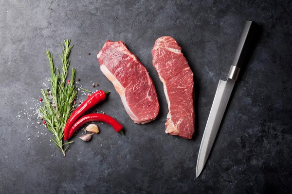 Raw striploin steak — Stock Photo, Image