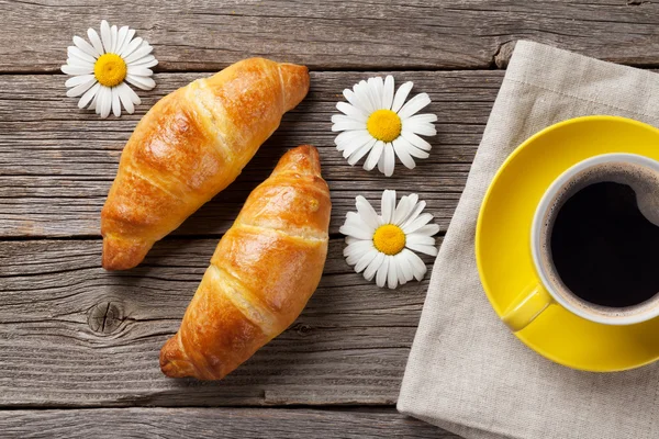 Croissants and coffee cup — Stock Photo, Image