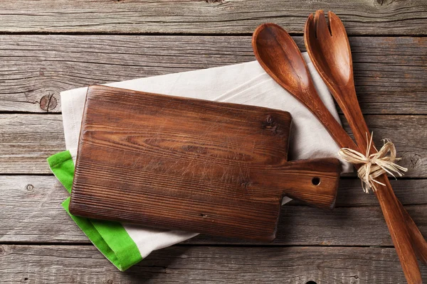 Kesme tahtası ve mutfak eşyaları — Stok fotoğraf