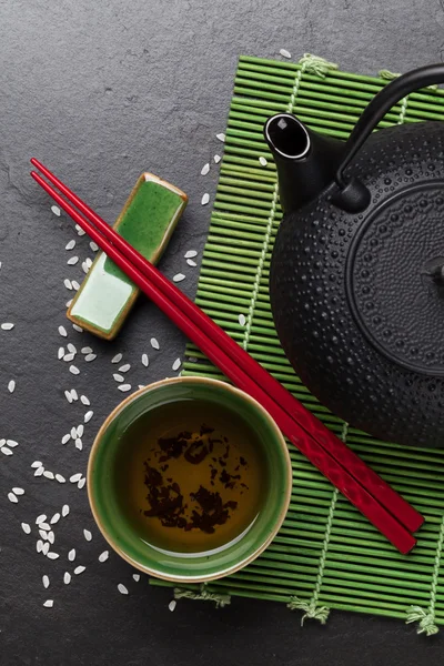 Tazón de té asiático y tetera —  Fotos de Stock