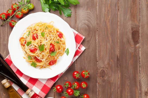 Massa de espaguete com tomate e salsa — Fotografia de Stock