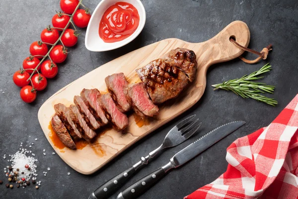 Grilovaná striploin steak plátky — Stock fotografie