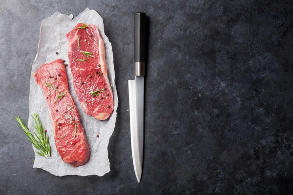 Raw striploin steak — Stock Photo, Image