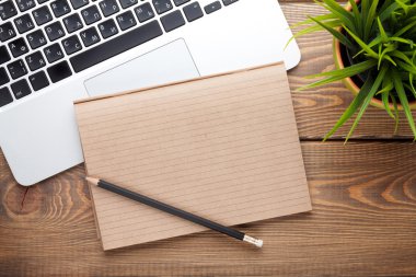 Ofis resepsiyon masası bilgisayar ile