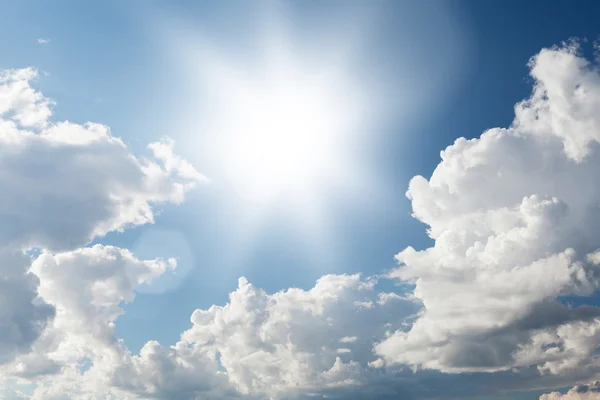 Céu azul e nuvens — Fotografia de Stock