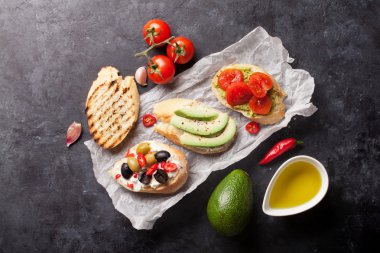 Avokado sandviçle tost