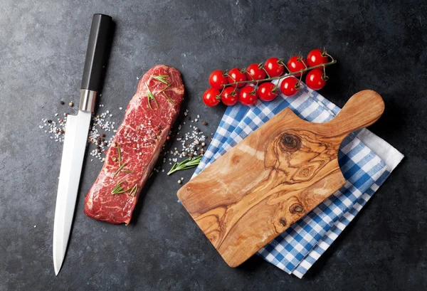 Ruwe lendenstuk biefstuk — Stockfoto