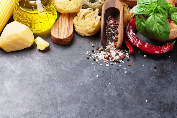 Italiaans eten koken — Stockfoto