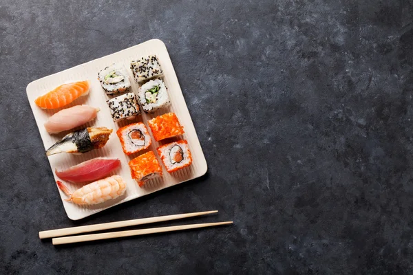 Set de rollos de sushi y maki —  Fotos de Stock