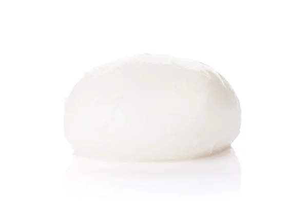 Queso mozzarella sobre blanco —  Fotos de Stock