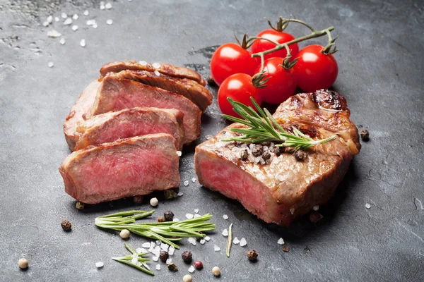 Grilované plátky hovězí steak — Stock fotografie