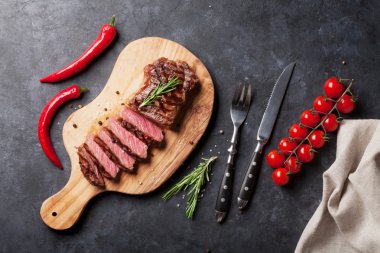 Dilimlenmiş dana biftek ızgara