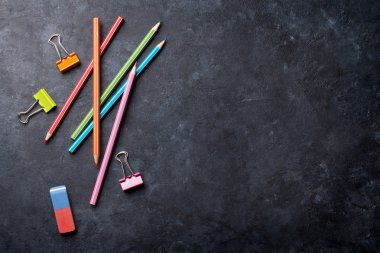 Yönetim Kurulu ve okul malzemeleri tebeşir