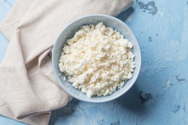 Taş Masa üzerinde süt ürünleri