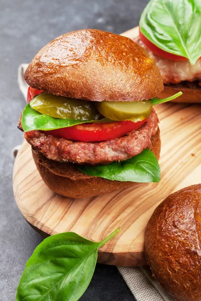 Hamburguesas caseras con carne de res — Foto de Stock