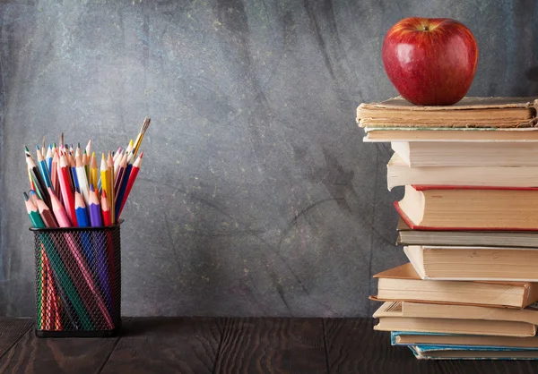 Boeken en supplies voor krijt-bestuur — Stockfoto