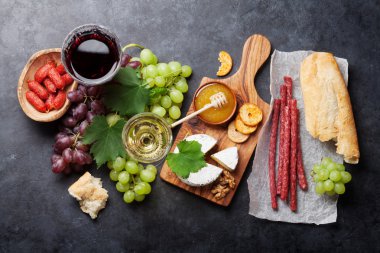 Şarap, üzüm, peynir, sosis