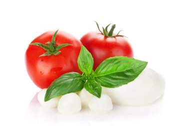 Mozzarella peyniri, domates ve fesleğen
