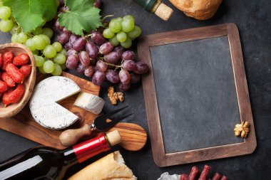 Şarap, üzüm, peynir, sosis
