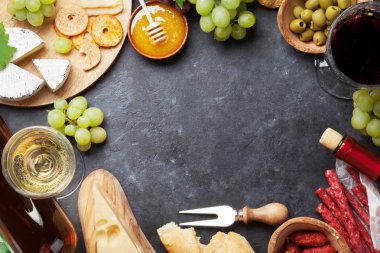 Şarap, üzüm, peynir, sosis