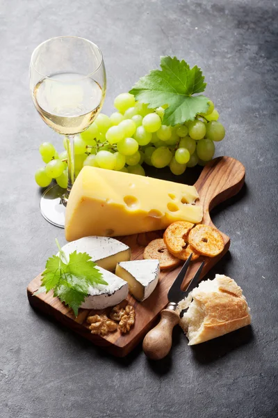Víno, vinné hrozny, sýr — Stock fotografie