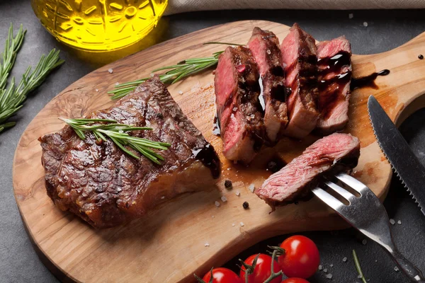 Gegrilltes Rindersteak — Stockfoto