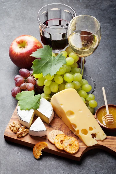 Vins, raisins, fromages et miel — Photo