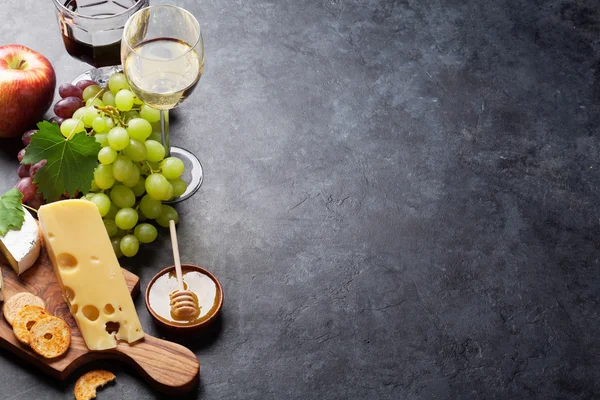 Vin, raisin, fromage et miel — Photo
