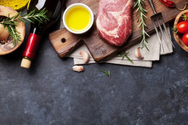 Ham sığır eti biftek pişirme