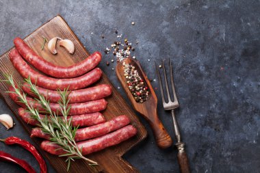 Sosis ve yemek malzemeler 