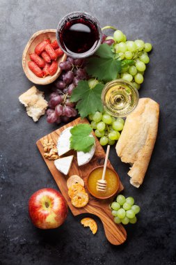 Şarap, üzüm, peynir, sosis